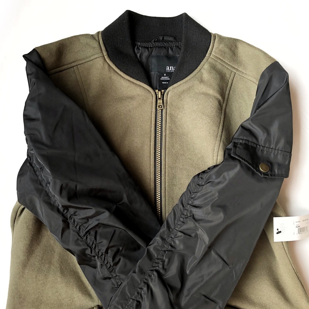 SALE🎉NWT Olive Green & Black Jacket